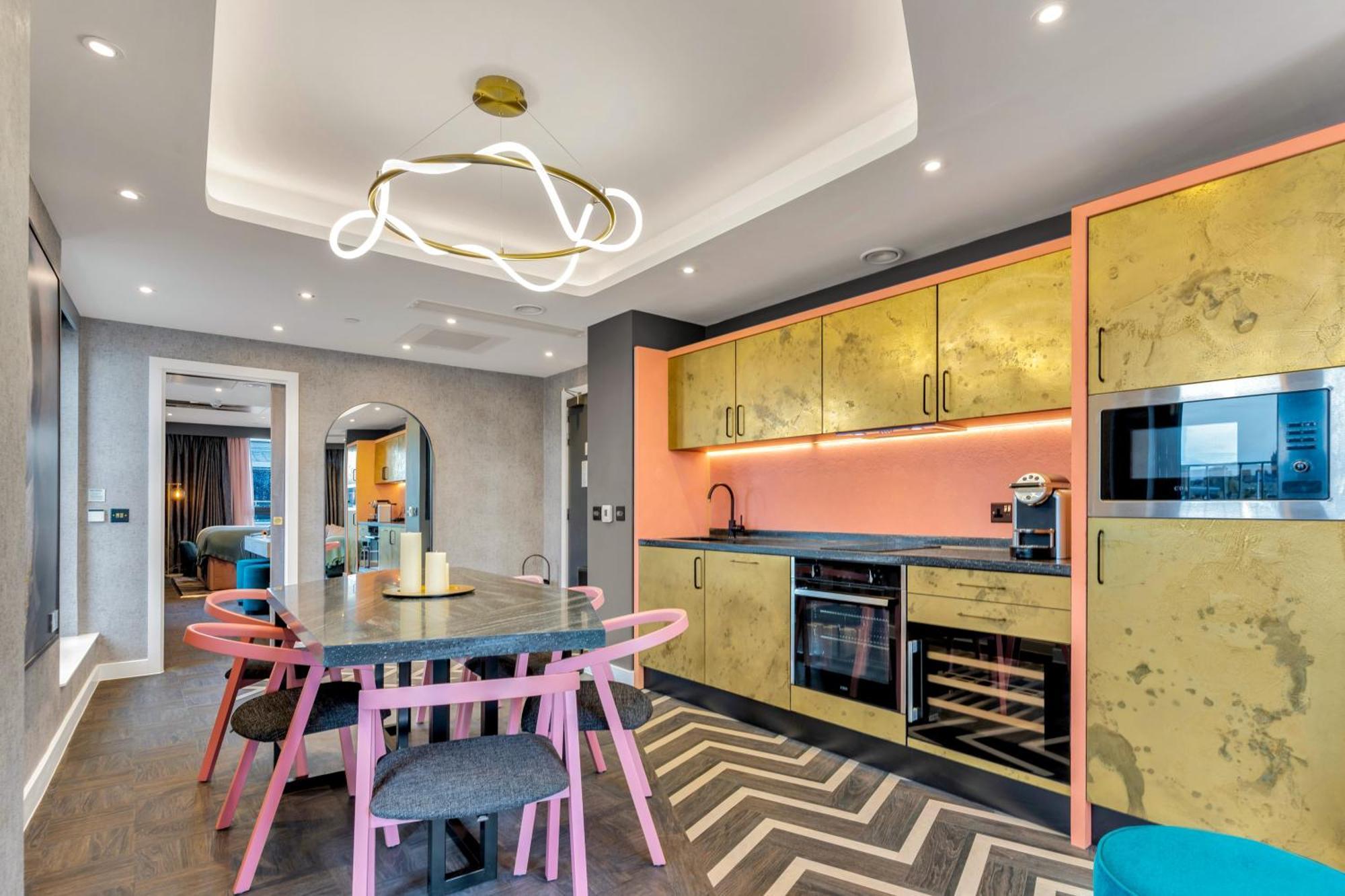 Roomzzz Edinburgh Bagian luar foto