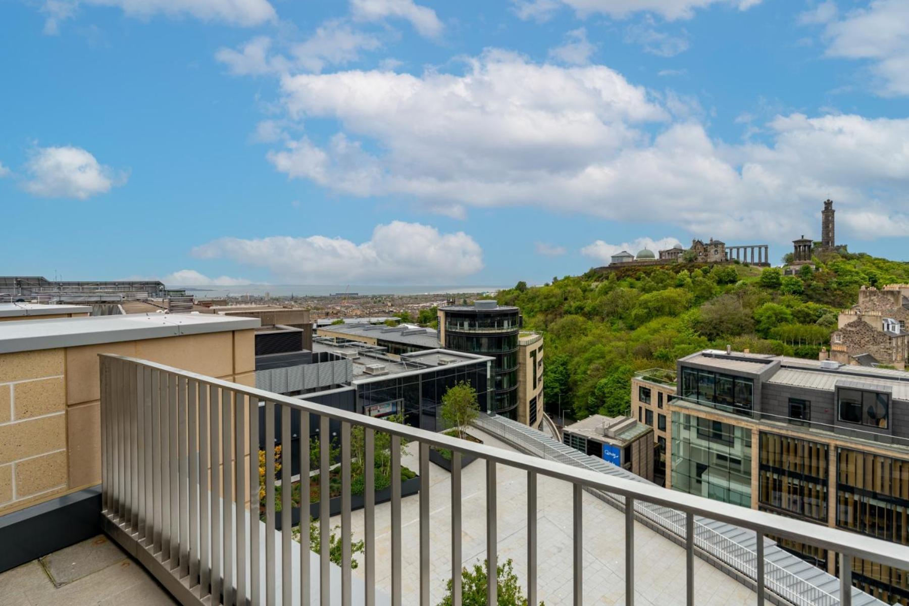 Roomzzz Edinburgh Bagian luar foto